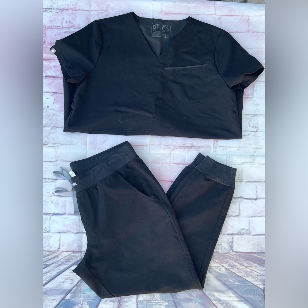 Black FIGS scrubs M/PL